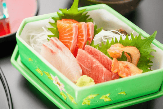 清流が育てた、ぎんひかりの輝き。山の恵みと海の幸、ひと皿で出会う。