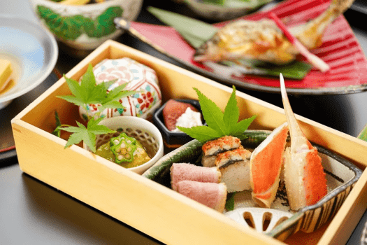 会席料理の始まりを飾る、料理長こだわりの前菜。