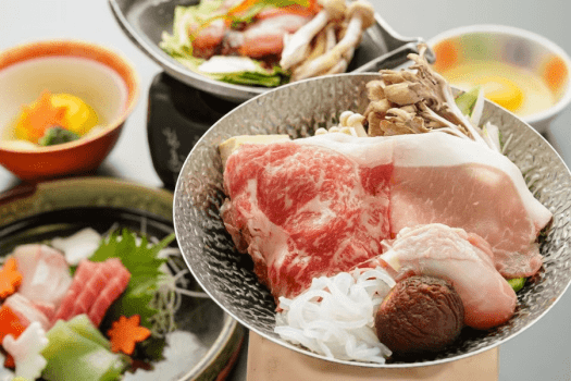 お肉ときのこ、季節野菜を味わうあったか鍋料理