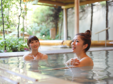 ■1F花てらす■木々を揺らす澄んだ風とともに、心地良く癒される時間。
