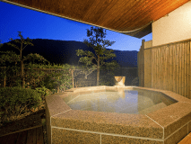 ■8F花くらぶ■大きく広がる空から星を眺めることも【貸切露天風呂】