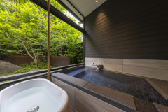 【別邸とら梅】客室露天風呂の湯は「こんぴら温泉」を使用