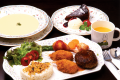 【夕食一例（小人）】お子様ランチ形式のお食事となります（３歳～小学３年生）。