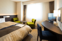 シモンズ製160ｃｍ幅クイーンサイズベッドで快眠をサポートいたします。高級ベットの寝心地をご体感下さい。