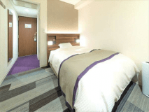 １４０cmワイドベッド！シモンズ社の６，５インチトップピロー付ハイグレードベットを全室採用！！