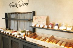 朝食はオープンサンドビュッフェでお好きな食材を。