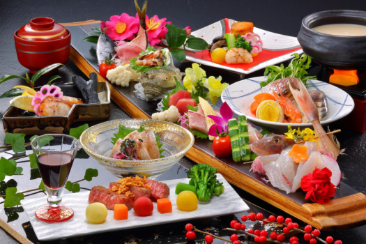 本館 花しぶきで用意する自慢の会席料理（アレルギー対応可）