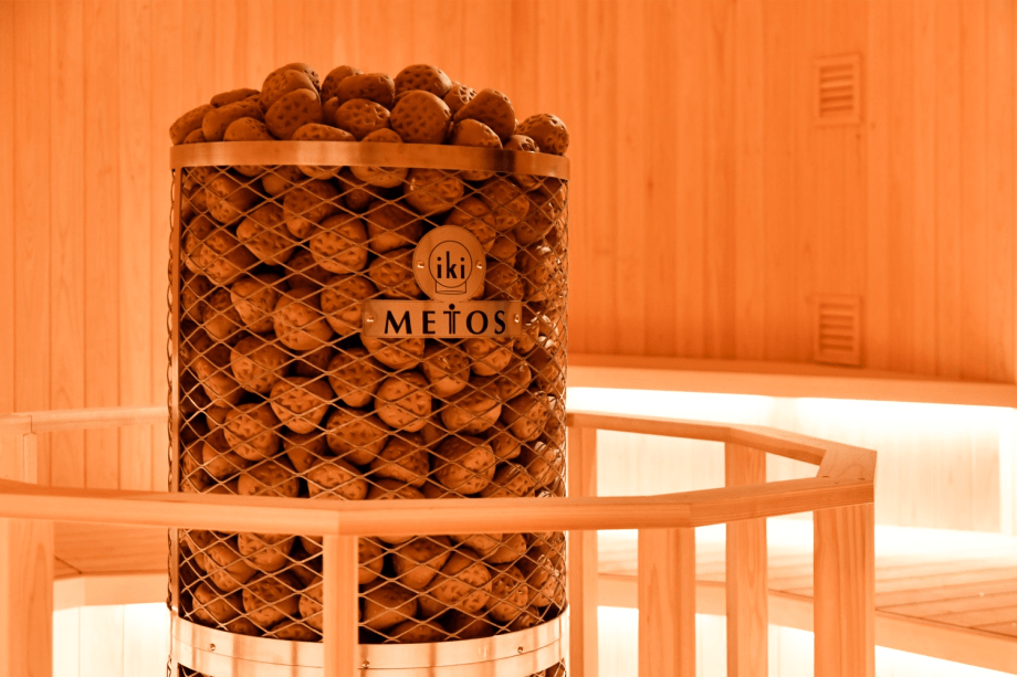 【B2 サウナ 鹿の蒸／ストーブ】ロウリュの醍醐味を最も味わえるikiストーブを男女のサウナ室に設置