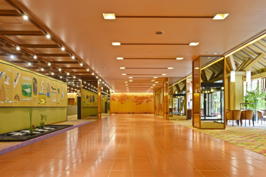 【1F ロビー】老舗旅館の伝統と格式がただよう、落ち着いた佇まい