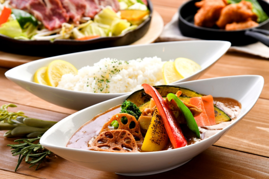 【夕食ビュッフェ／献立例】札幌スープカレーをはじめ、道内各地のソウルフードをご用意