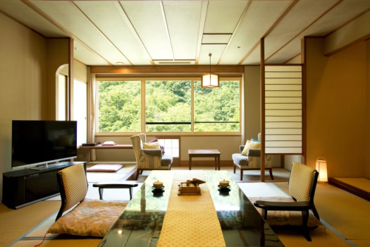 【花もみじ コンフォート和室／60平米】定山渓の山々を望む、贅沢な広さの和室12.5畳