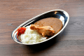 【鹿のSALON/お食事】ホロホロのチキンレッグがのった芳醇な香りのカレー