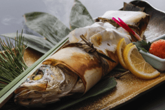 【通年】＜半個室席＞江戸時代から続く松江の郷土料理「スズキ奉書焼（ほうしょやき）」付き会席プラン