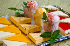 【ケーキ食べ放題】肉料理のあと（デザート時）に食べ放題開始です（制限時間19：30）。