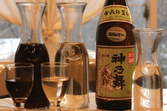 【ワイン＆地酒飲み放題】コース料理の最初から飲み放題をお楽しみいただけます（制限時間19：30）。