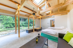 清流旁的豪華露營別墅