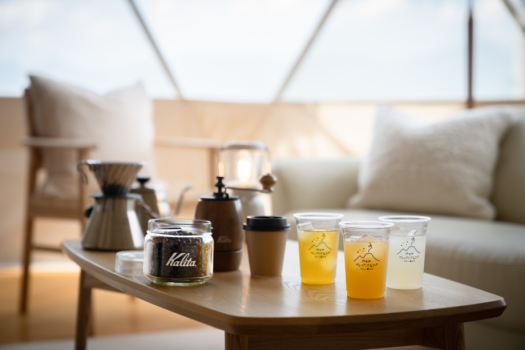 お部屋にお目覚めのコーヒーをご用意しております