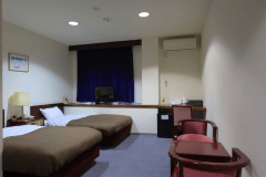 *【新館/ツイン(一例)】広めのお部屋でゆっくり旅の疲れをお取りください。