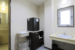 *【新館/ファミリールーム(一例)】広々した洗面スペースも完備。