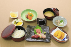 *【夕食/奈半利まぐろ定食】リーズナブルながら名物のマグロ料理をご提供。