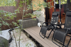 【華芳】ウッドデッキスペースも広々！インフィニティチェアも備わっており夜はベランダでゆっくり晩酌でも♪