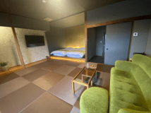 【羽衣】55㎡ある客室は広々としておりソファーでゆっくり座れます♪