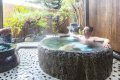 家族湯【七福神のお部屋】（バレルサウナのお部屋）広々とした浴槽でゆっくり入れます♪