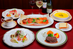 夕食一例(本格欧風コース)。オーナーシェフが腕を振るう本格欧風コースディナー。 夕食一例(本格欧風コース)。オーナーシェフが腕を振るう本格欧風コースディナー。