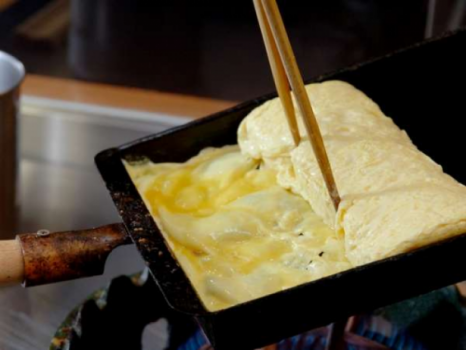 朝食には出来たて「出汁巻玉子」をこのままテーブルへ