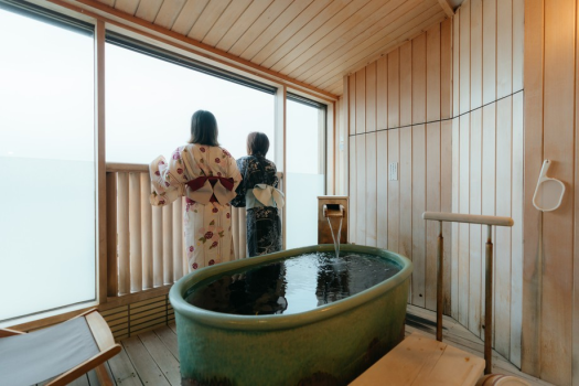 【8月限定】花火が見える部屋確約♪金箔入りワイン片手にゆったりお部屋で花火鑑賞