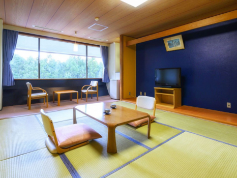 【ザ・メイン／和室】スタン―ドタイプの和室10畳です。ご家族やグループでのご旅行に最適です。