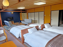 【ザ・メイン／和室フォースルーム】4つのベッドを配置した広々とした20畳のお部屋です。