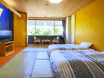 【ザ・メイン／和室ベッドルーム】お二人様のご旅行に最適なツインベッドのお部屋。