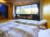 【ザ・メイン／和室ベッドルーム】お二人様のご旅行に最適なツインベッドのお部屋。