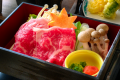 【メインの和牛しゃぶしゃぶ】当館人気の一人鍋で味わうしゃぶしゃぶはお好きな煮加減でどうぞ。