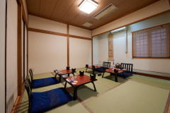 料亭街「萬祥亭」　（昼会食）