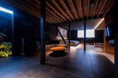 【ロイヤルスイート】庭園の緑を眺めながら、心静かにお過ごしください。