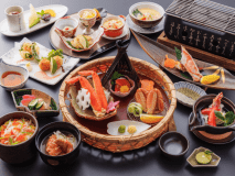 毛ガニ・タラバガニ・本ズワイガニの豪華食べ比べ。冬季限定！蟹づくし会席膳