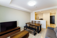 【デラックスファミリーツイン】解放感溢れるリビングは、お子様も楽しめるほど広々快適です。