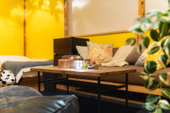 【グランピングテント】ファミリールーム（シングルベッド3台・セミダブルベッド1台）