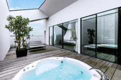 【デラックスツイン│屋外ジャグジー付】 開放感とプライベート感を備えた、最高のバスタイムを。