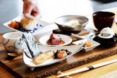 佐賀の美味しさで目覚める優雅な朝――。 からだが喜ぶ「朝の恵み」をゆっくりお楽しみください。