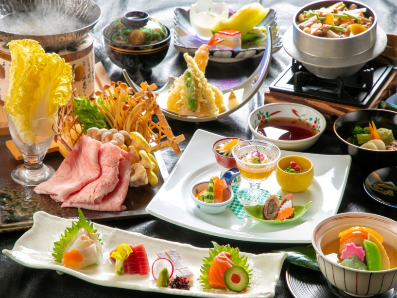 【紅やスタンダード】夕食和食会席・朝食バイキング◇湖と山の景色に癒される１泊２食付（北澤美術館券付）