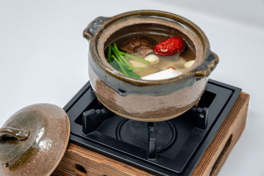 土鍋仕立ての中華薬膳スープ／涼味会席
