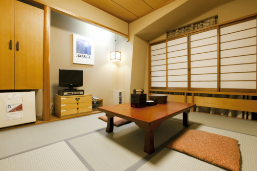 アウトバス(風呂なし)タイプのリーズナブルなお部屋
大浴場は深夜1時まで、朝もやっているので大丈夫です。
ビジネス利用にもどうぞ。