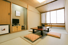 アウトバス(風呂なし)タイプのリーズナブルなお部屋
大浴場は15：00～25：00　6：00～9：00
ビジネス利用のお客様もどうぞ。