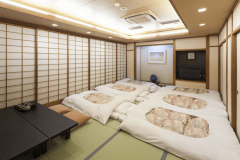 枕を並べてワイワイ！
仲良しグループでひとつのお部屋