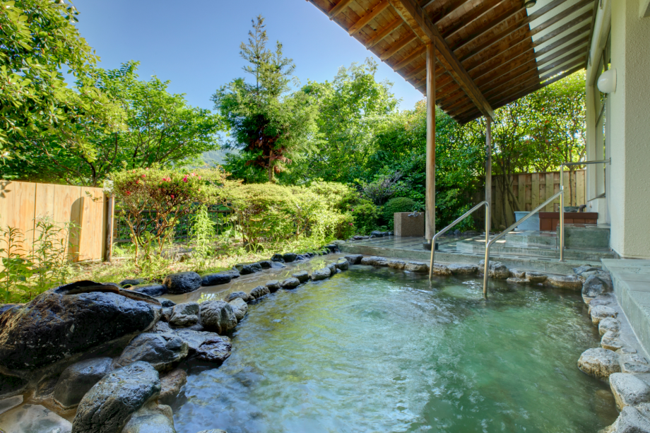 ゆったりした露天風呂♪ ゆったりした露天風呂♪