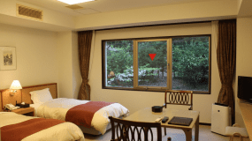 【洋室ツイン　温水洗浄トイレ】　個別空調　～角部屋でお気兼ねなくお過ごしいただけます～