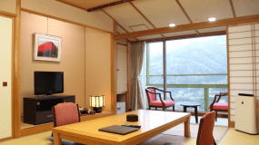 【和室10畳　温水洗浄トイレ付】　個別空調　広縁付き　～四季の移ろいを眺め、ゆったりとお寛ぎ下さい～